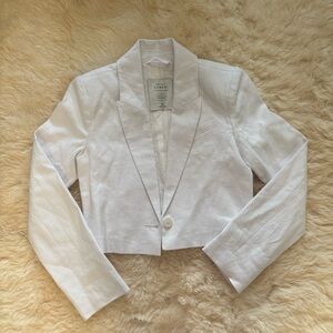 The Abercrombie & Fitch Linen Collection White Cropped Blazer